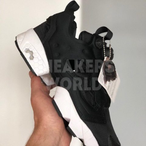 reebok-insta-pump-cherno-belye